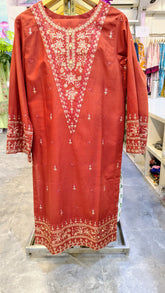 Embroidered 2-piece lawn suit by Fashion Street featuring intricate embroidery on the top and matching bottoms.