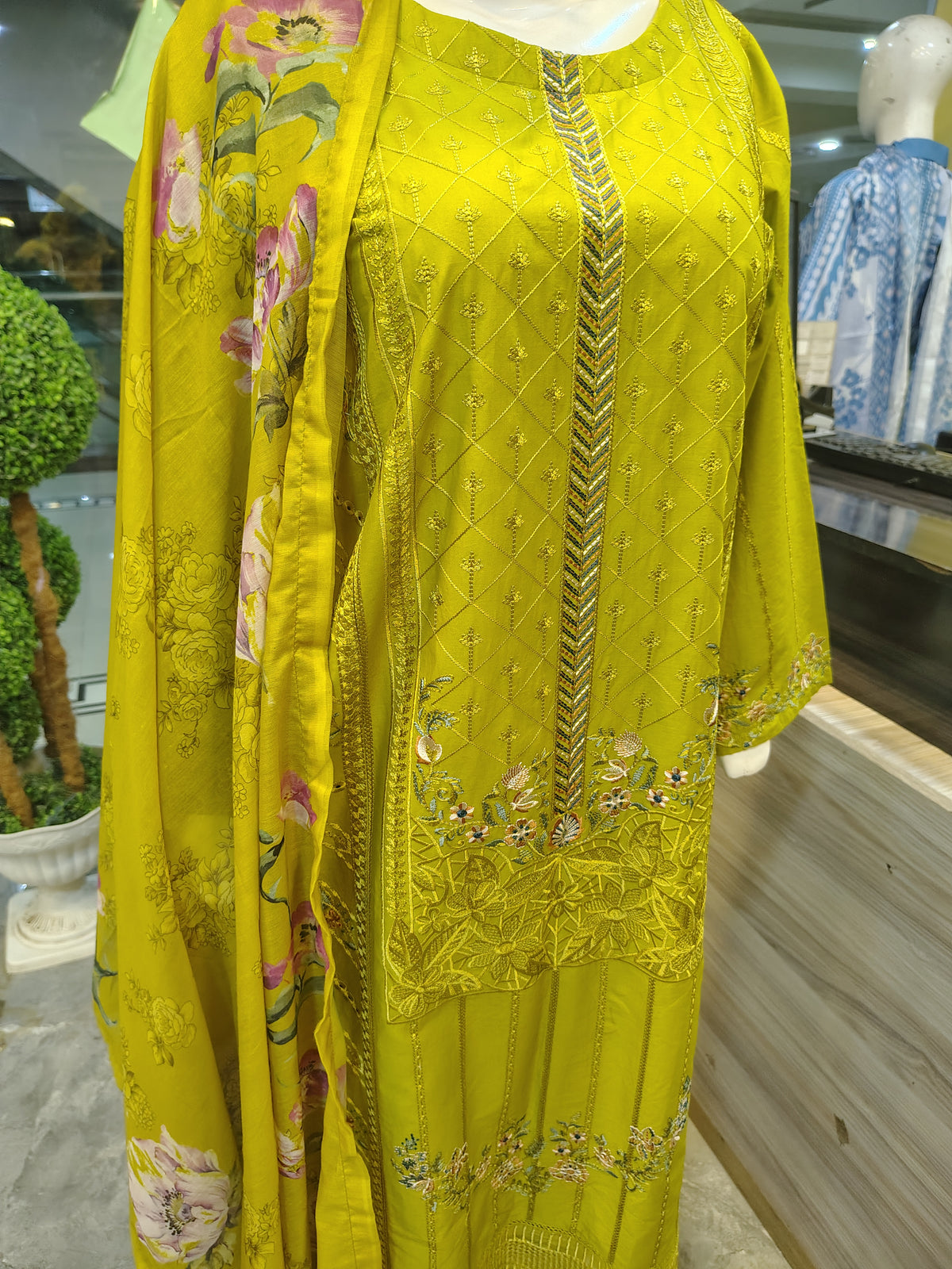 Premium 3 Piece Embroidered Lawn Suit