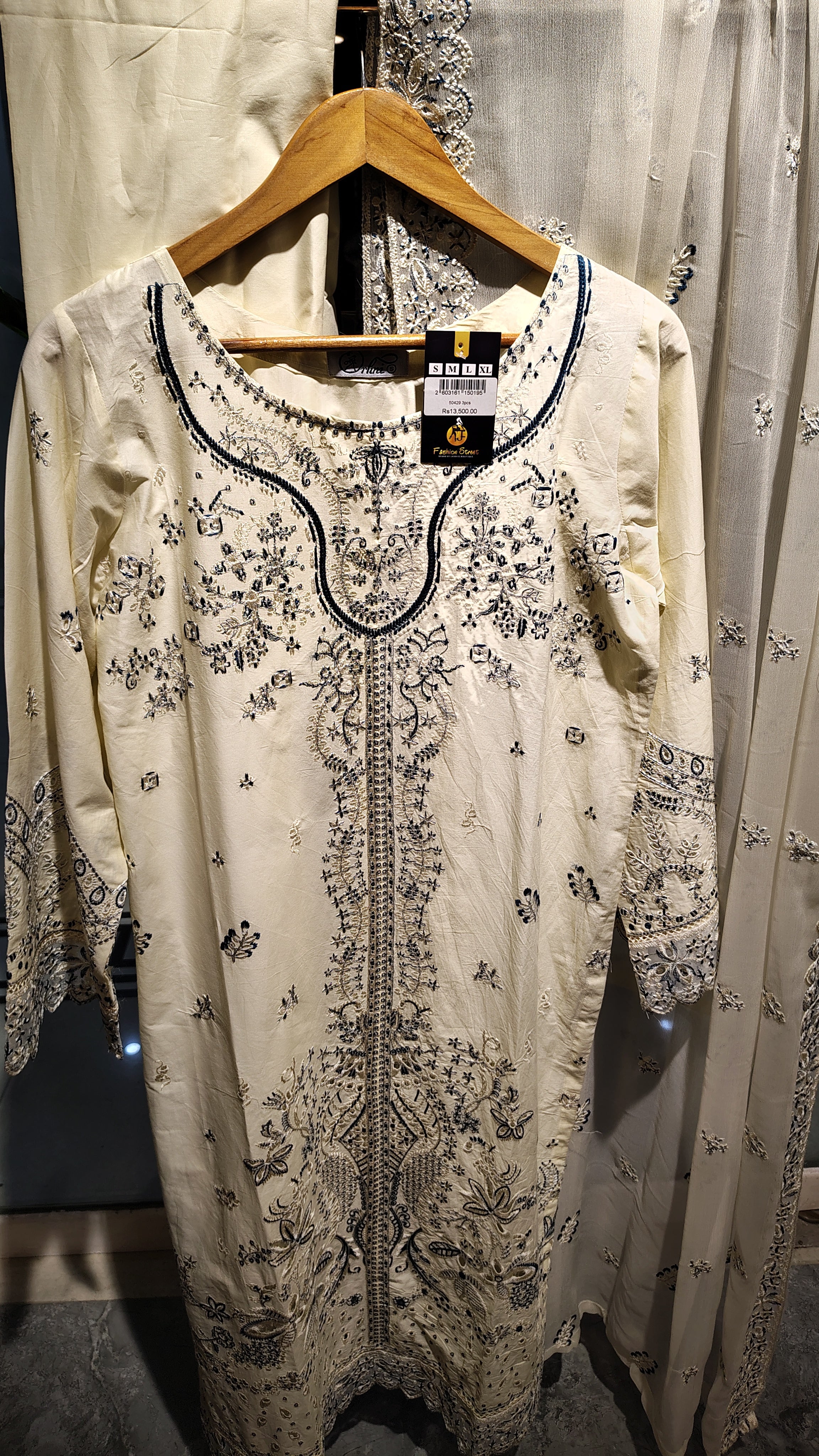 Off-White 3 Piece Embroidered Lawn Suit