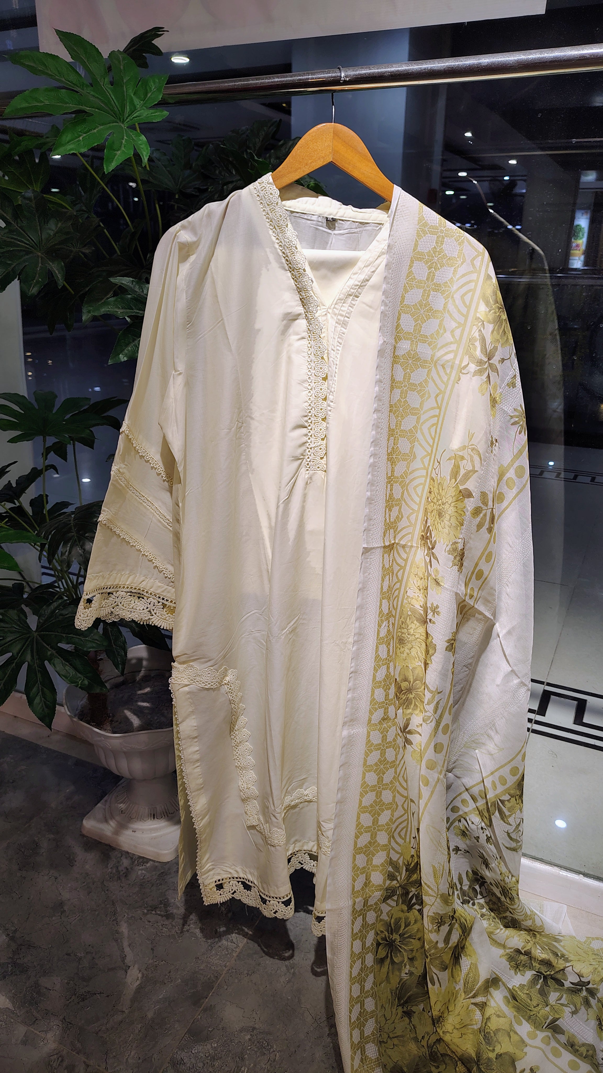 Elegant White Lace Work Lawn 3 Piece Suit