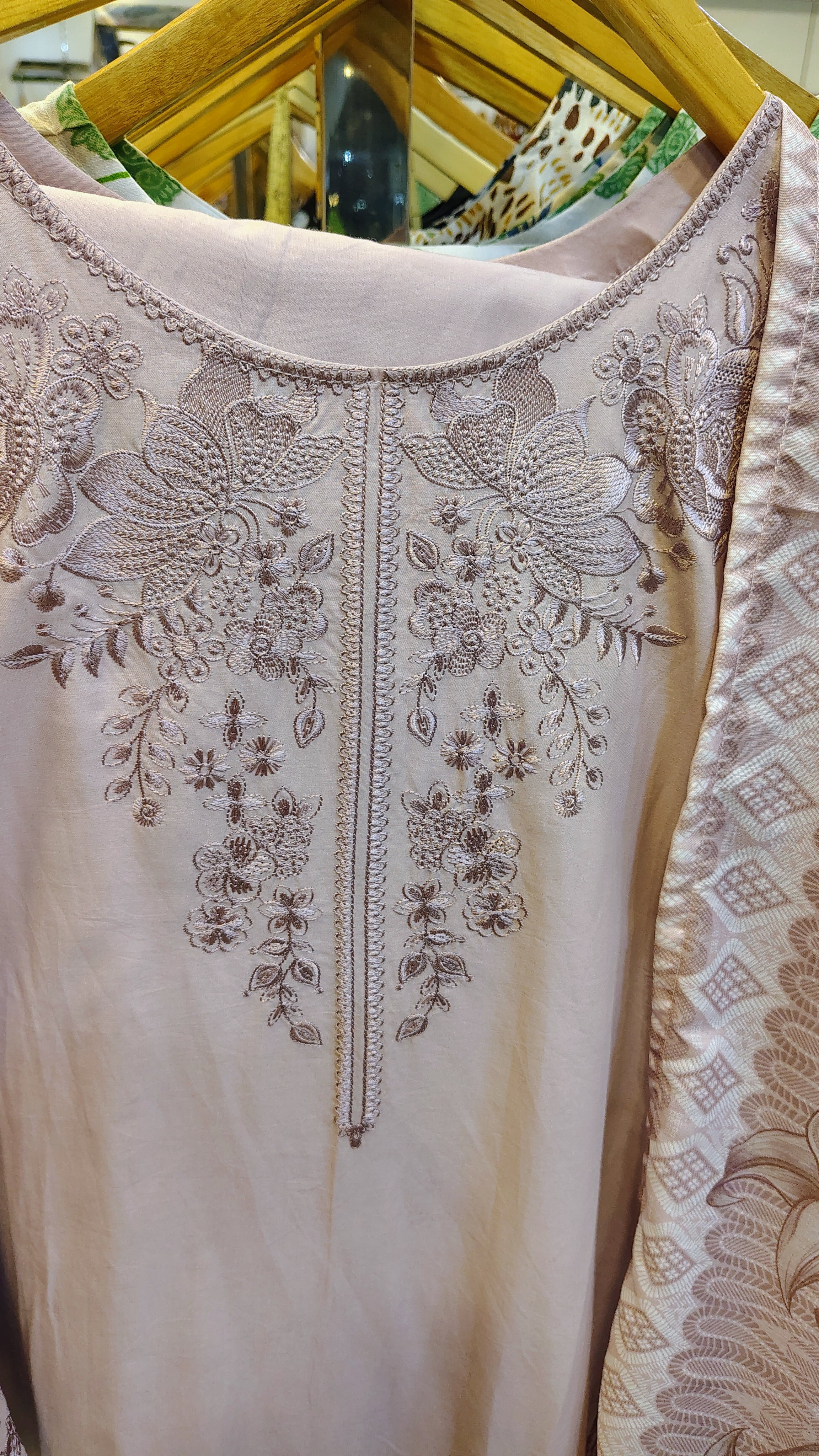 Elegant Embroidered Lawn 3 Piece Suit