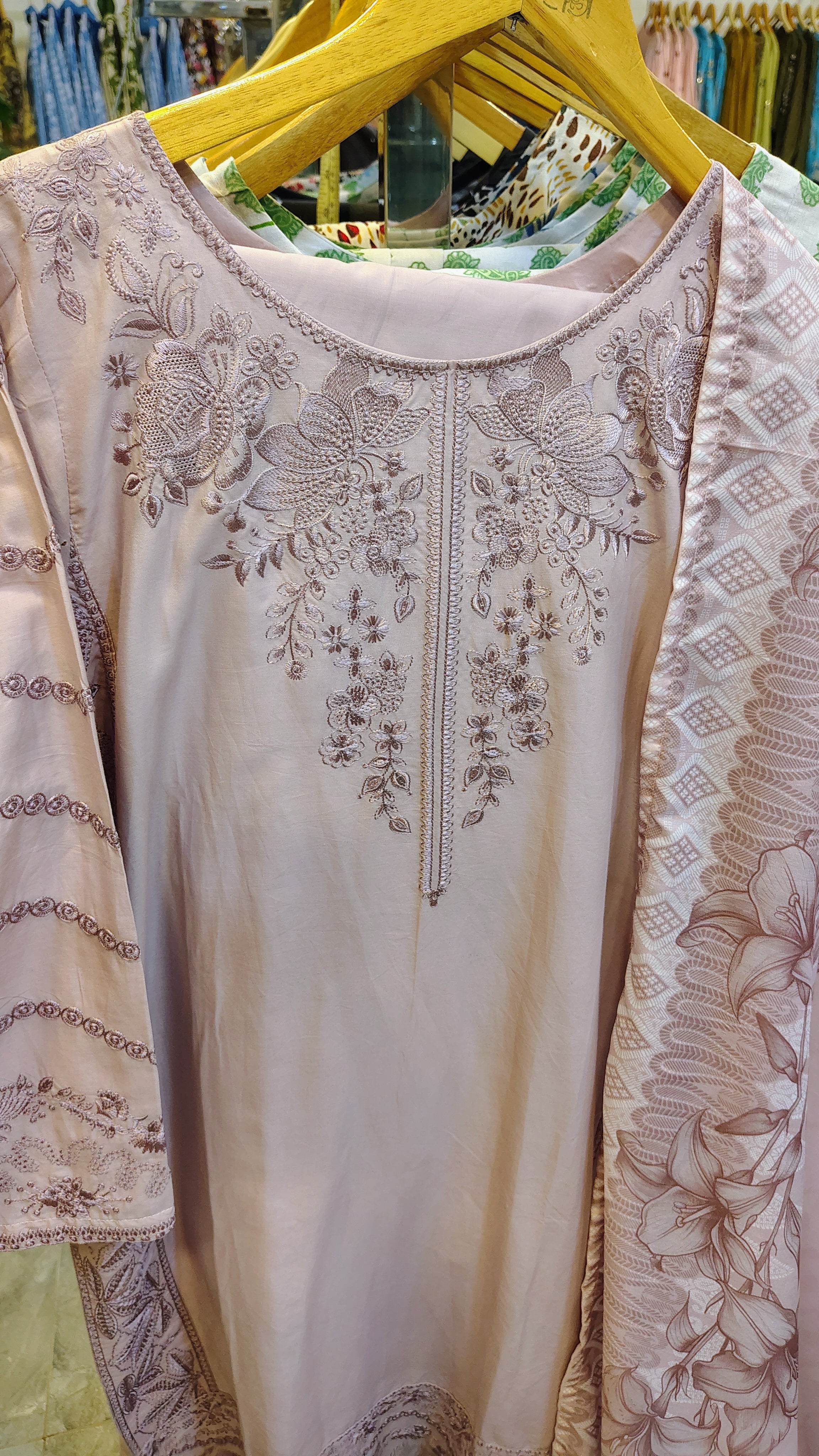 Elegant Embroidered Lawn 3 Piece Suit