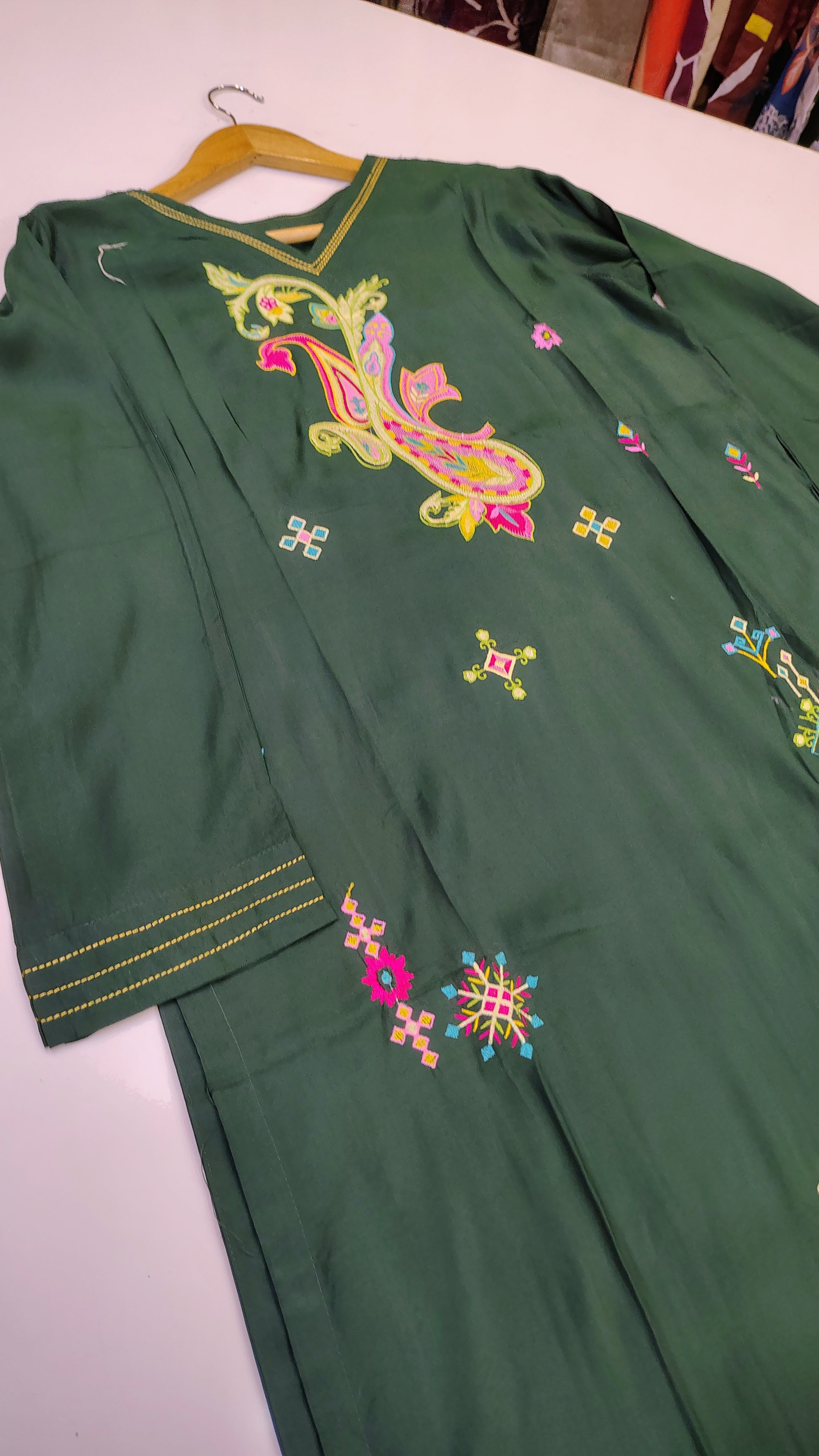 Elegant green embroidered lawn kurta with intricate detailing, featuring a stylish neckline and traditional design by Fashion Street.