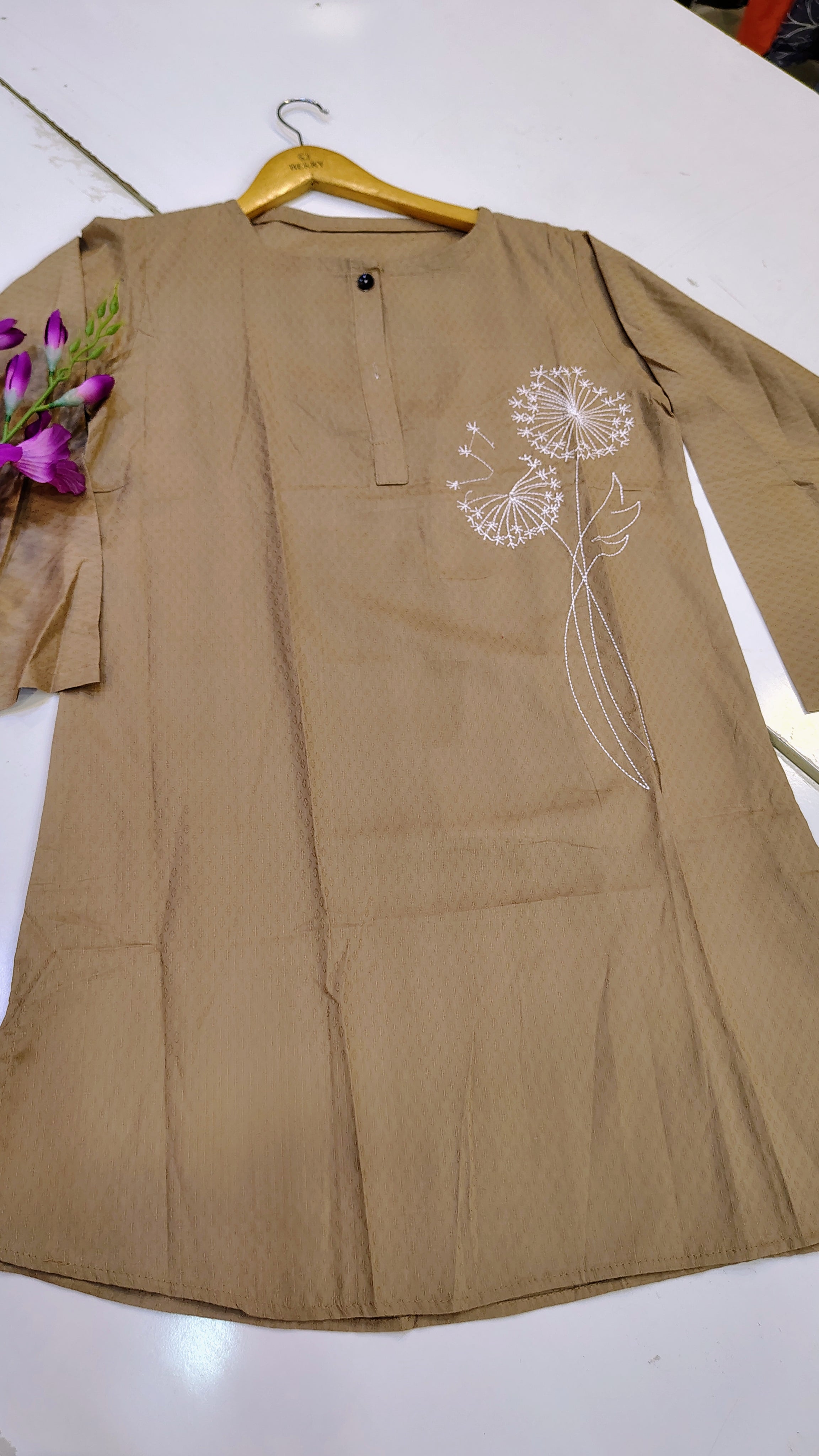 Elegant Embroidered Lawn Kurta