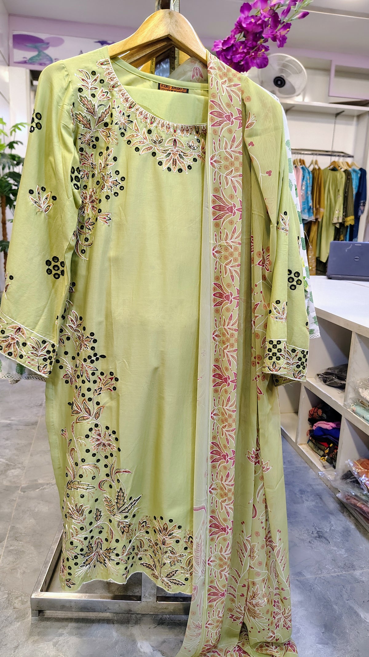 Elegant Embroidered 3-Piece Lawn Suit