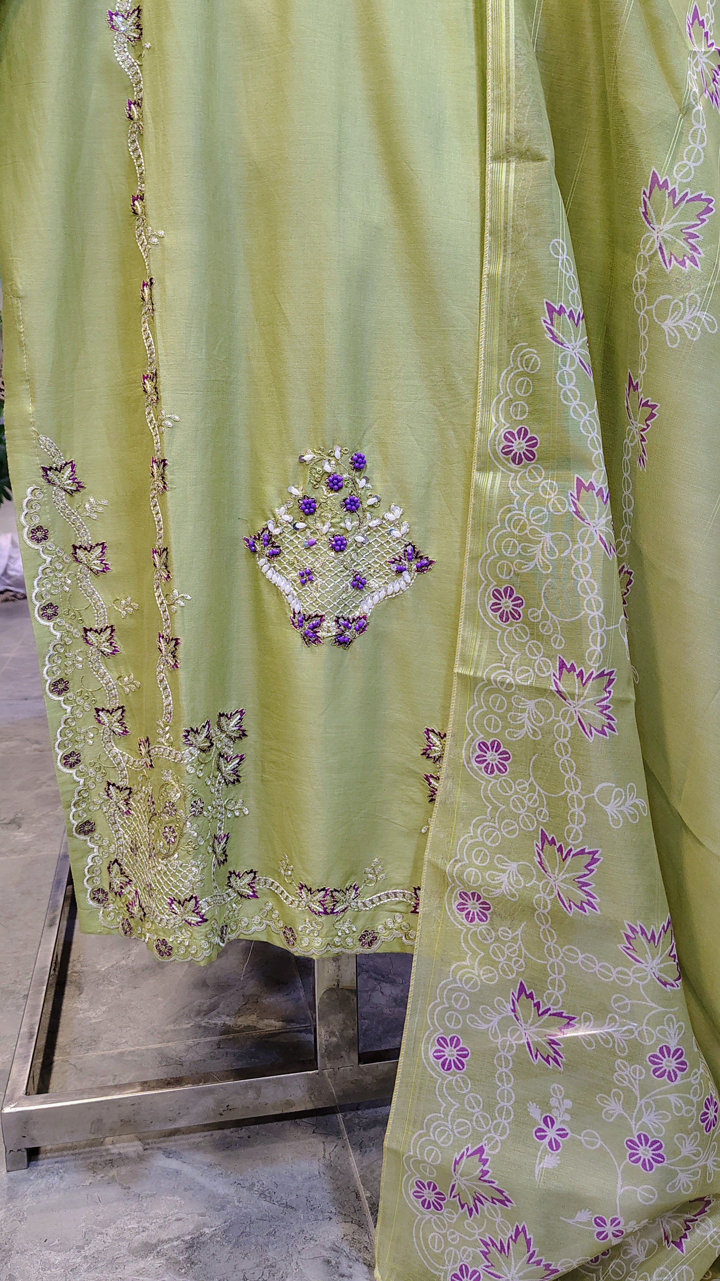 Embroidery 3-Piece Embroidered Lawn Suit