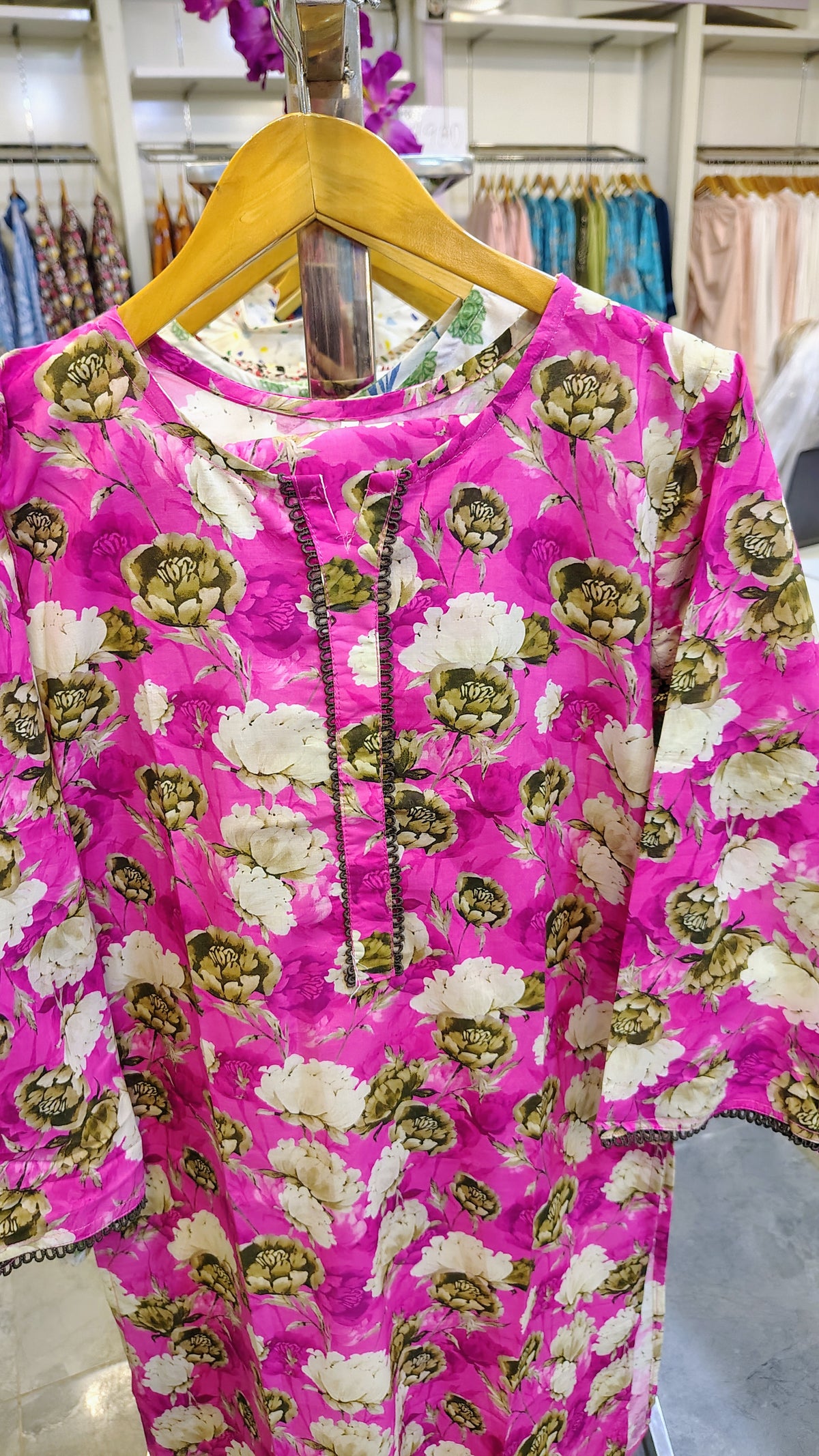 ✨ Luxury Floral Lawn Suit ✨
