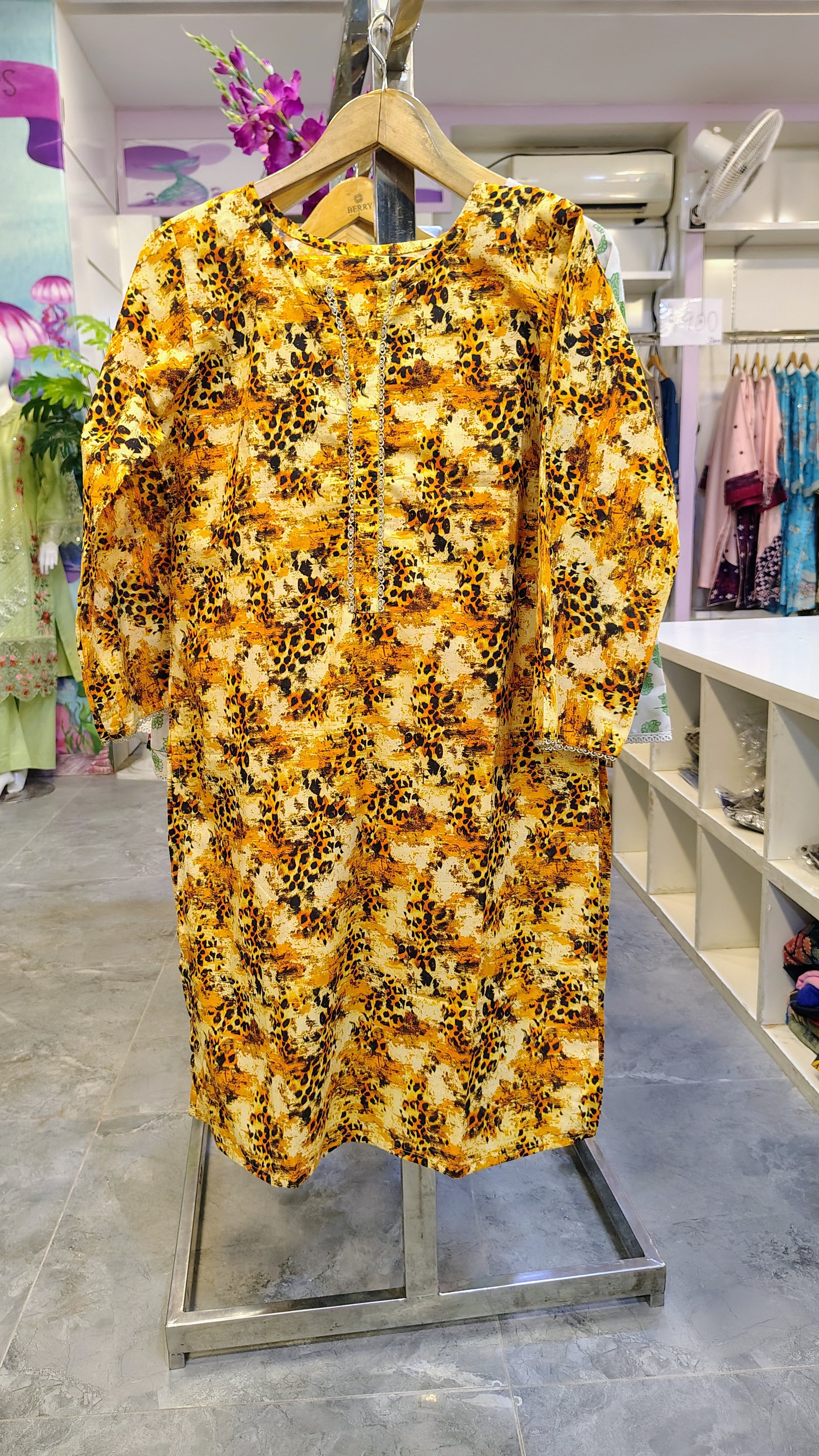 ✨ Elegant Floral Lawn Suit
